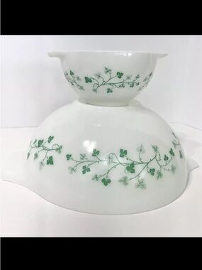 1960’s Pyrex Green Leaves Ivy Chip & Dip Cinderella Bowls